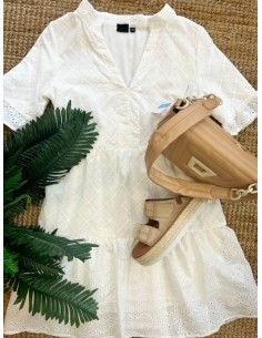 Vestido blanco corto bordado