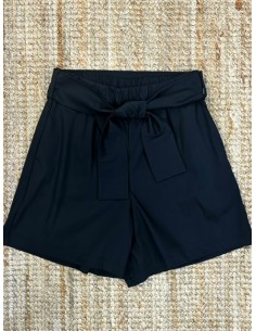 Bermuda corta negra